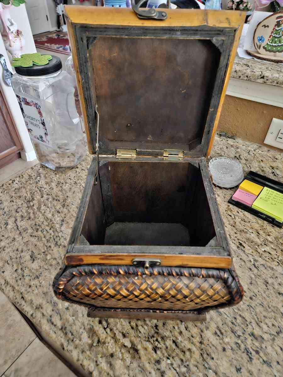 1970s Vintage Brown Woven Style Box
