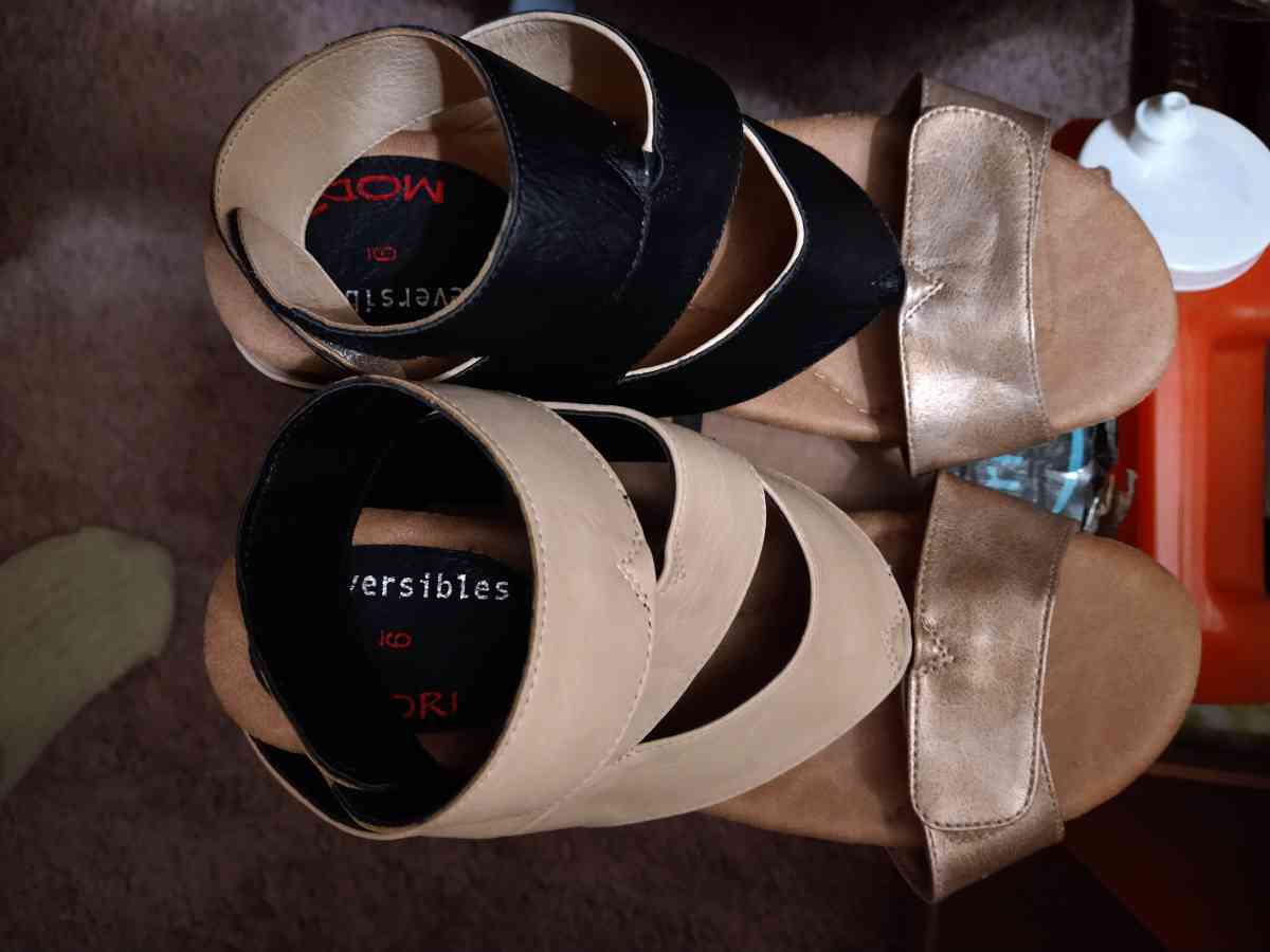 MODZORI REVERSIBLE WEDGE SHOES