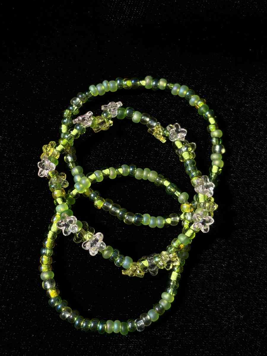 Handmade set of 3 elastic beaded bracelets