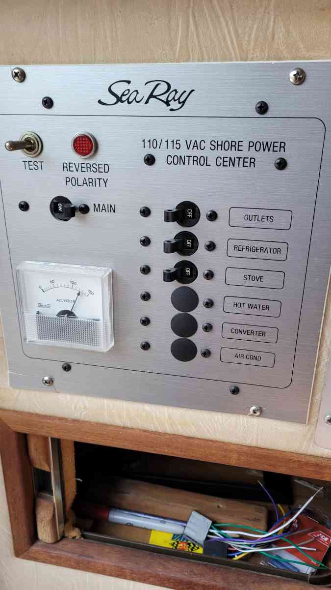 Sea Ray sundance 1986 cabin very clean