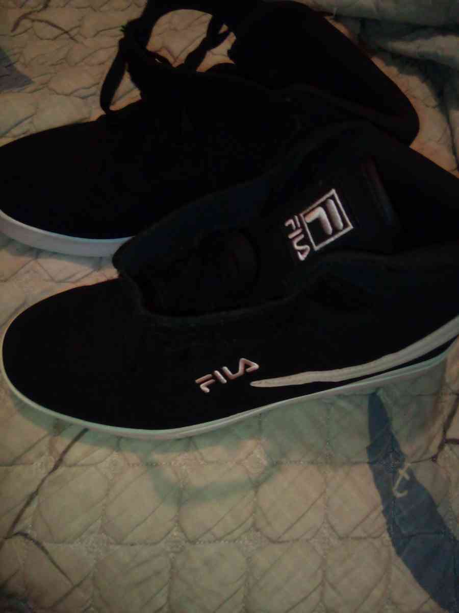 womans Filas shoe size 10 and womans house shoes size 95 10