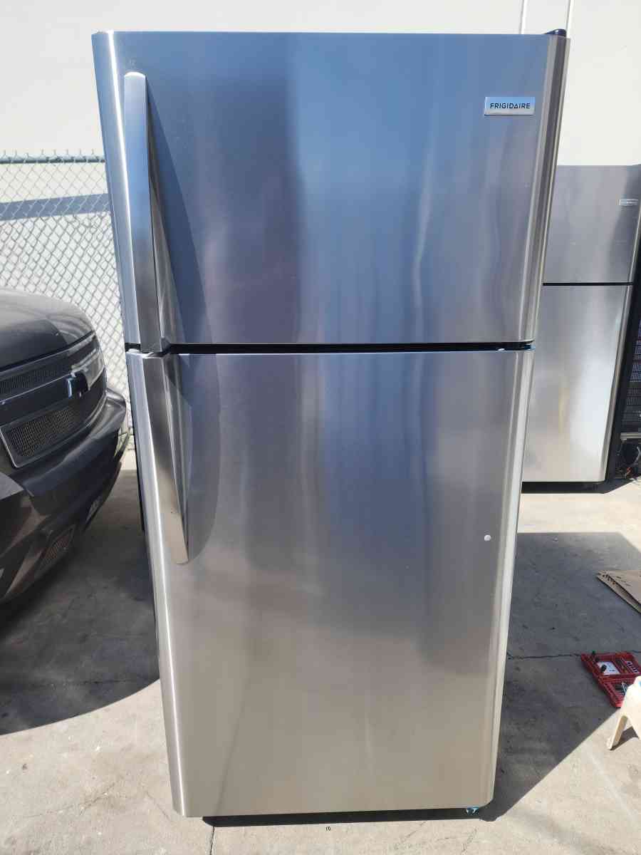 FRIGIDAIRE STAINLESS STEEL FRIDGE
