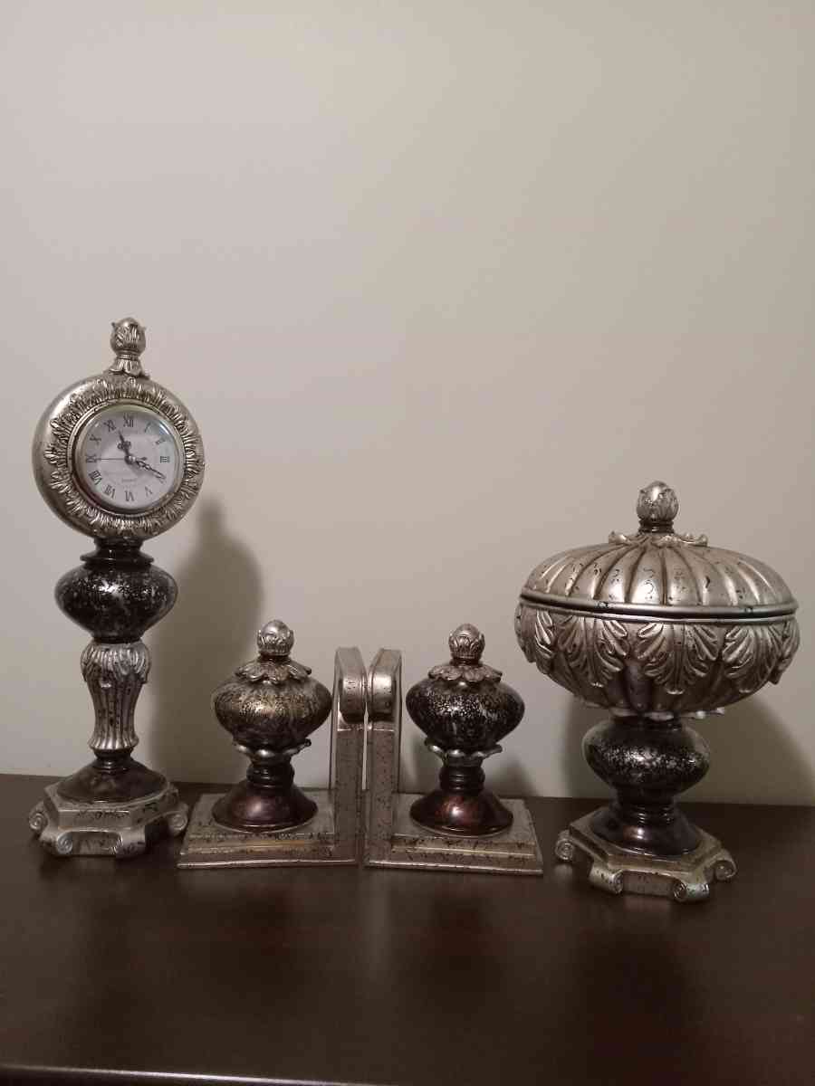 Collectibles set Cermaic Floral Vase