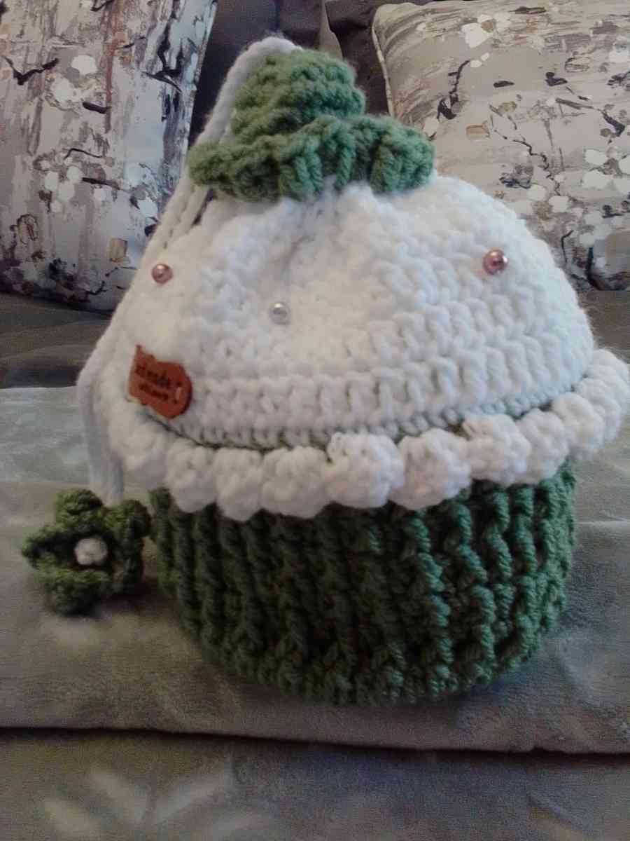 Crocheted green tea cupcake pouch