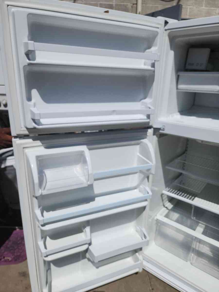 WHIRLPOOL 18CUFT FRIDGE