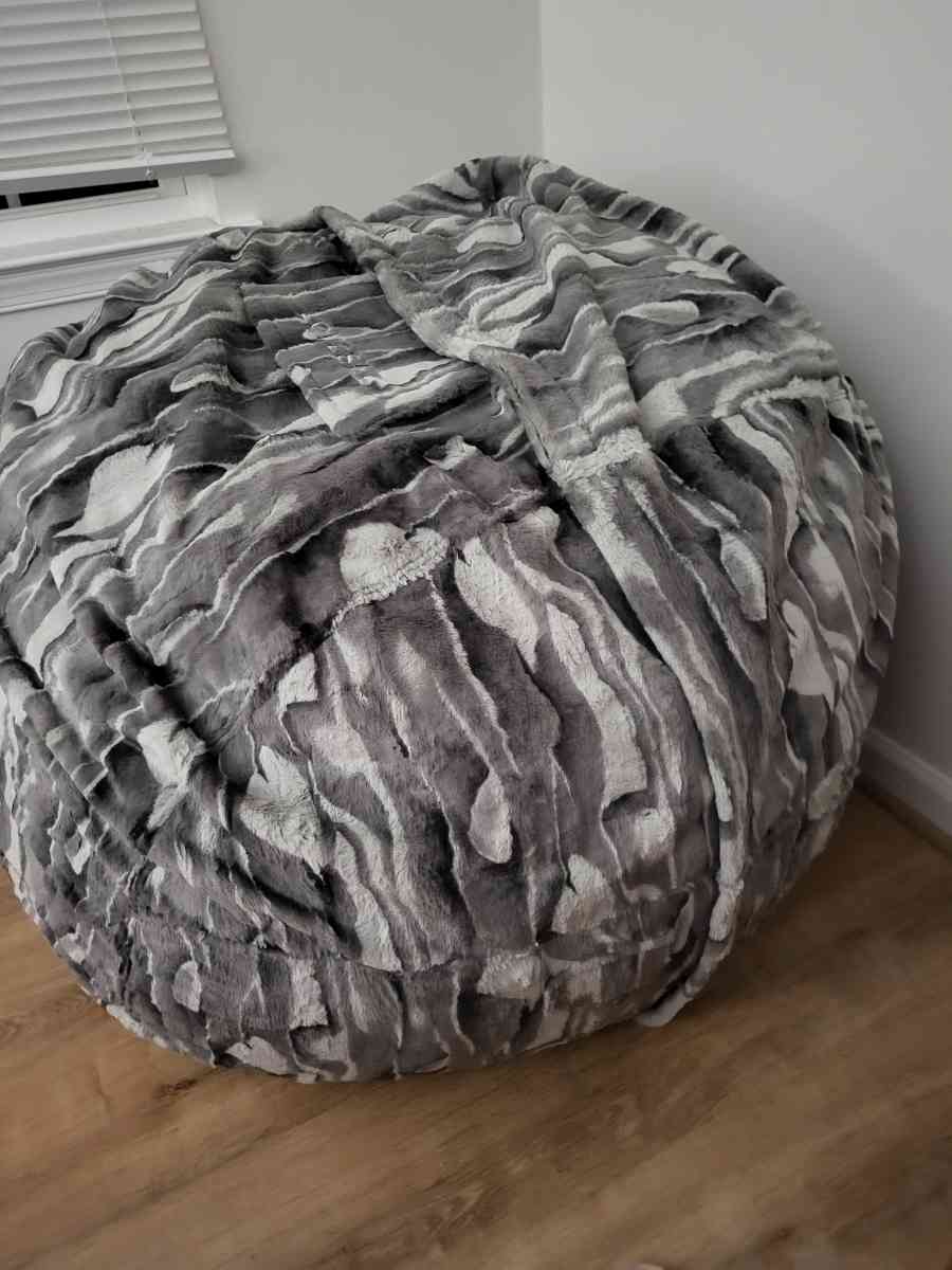 The Sak bean bag chair and Hassak