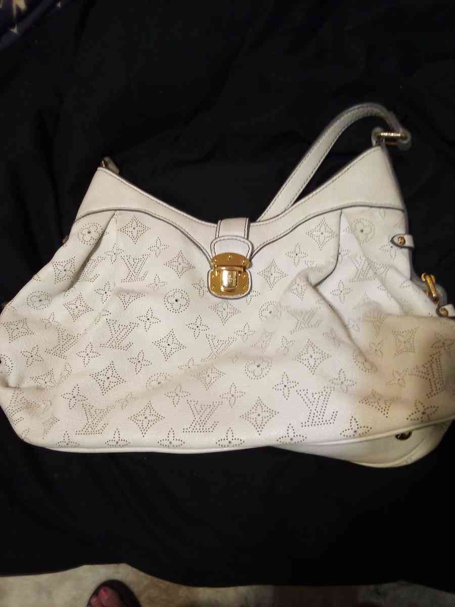 100 Percent Authentic Louis Vuitton hand bag