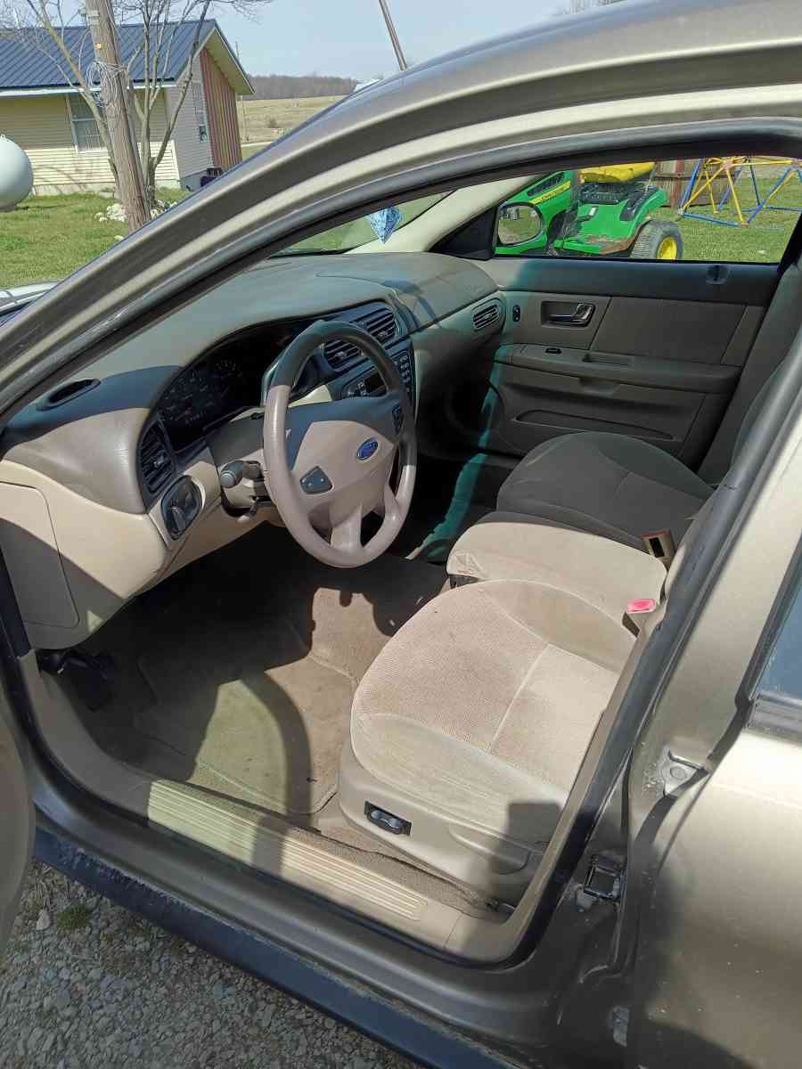 2002 Ford Taurus