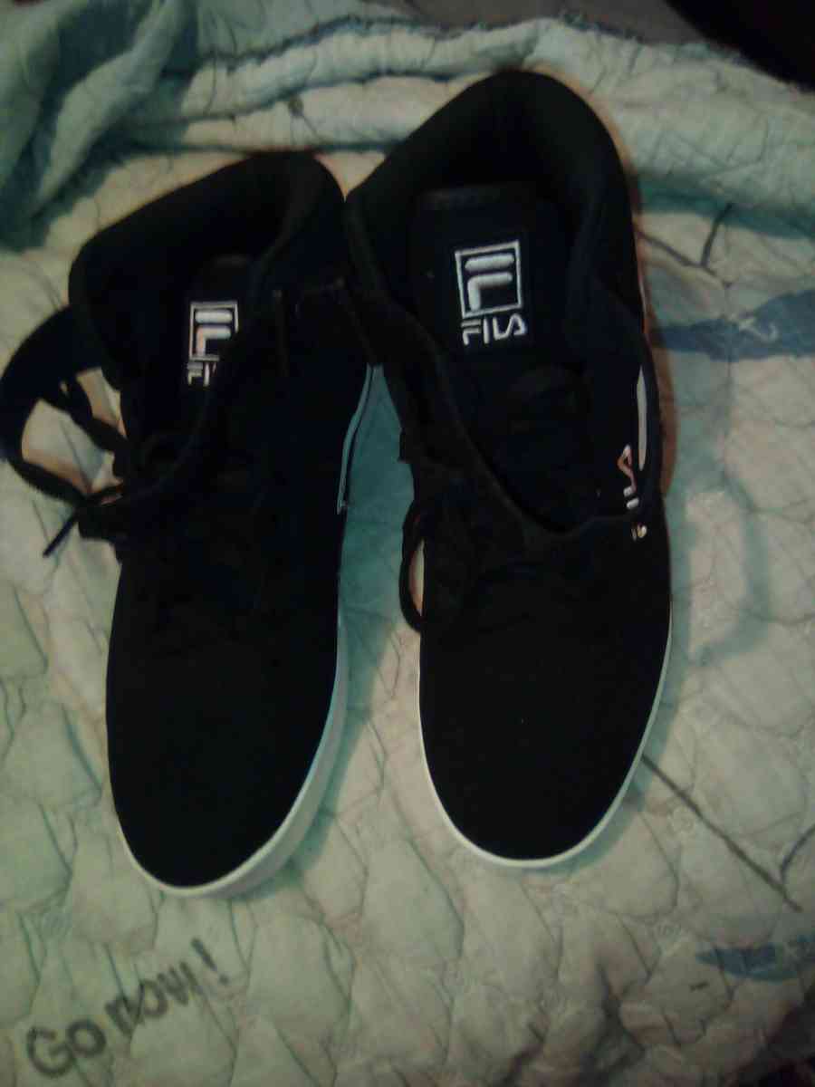 womans Filas shoe size 10 and womans house shoes size 95 10