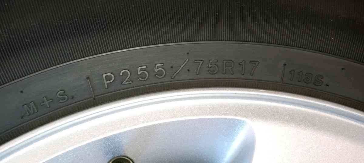 the tire rim R17 for the jeep whangler 2011