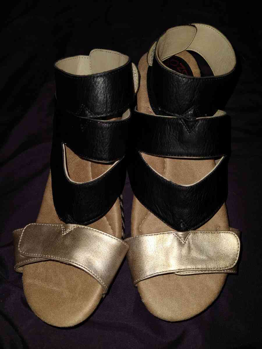 MODZORI REVERSIBLE WEDGE SHOES