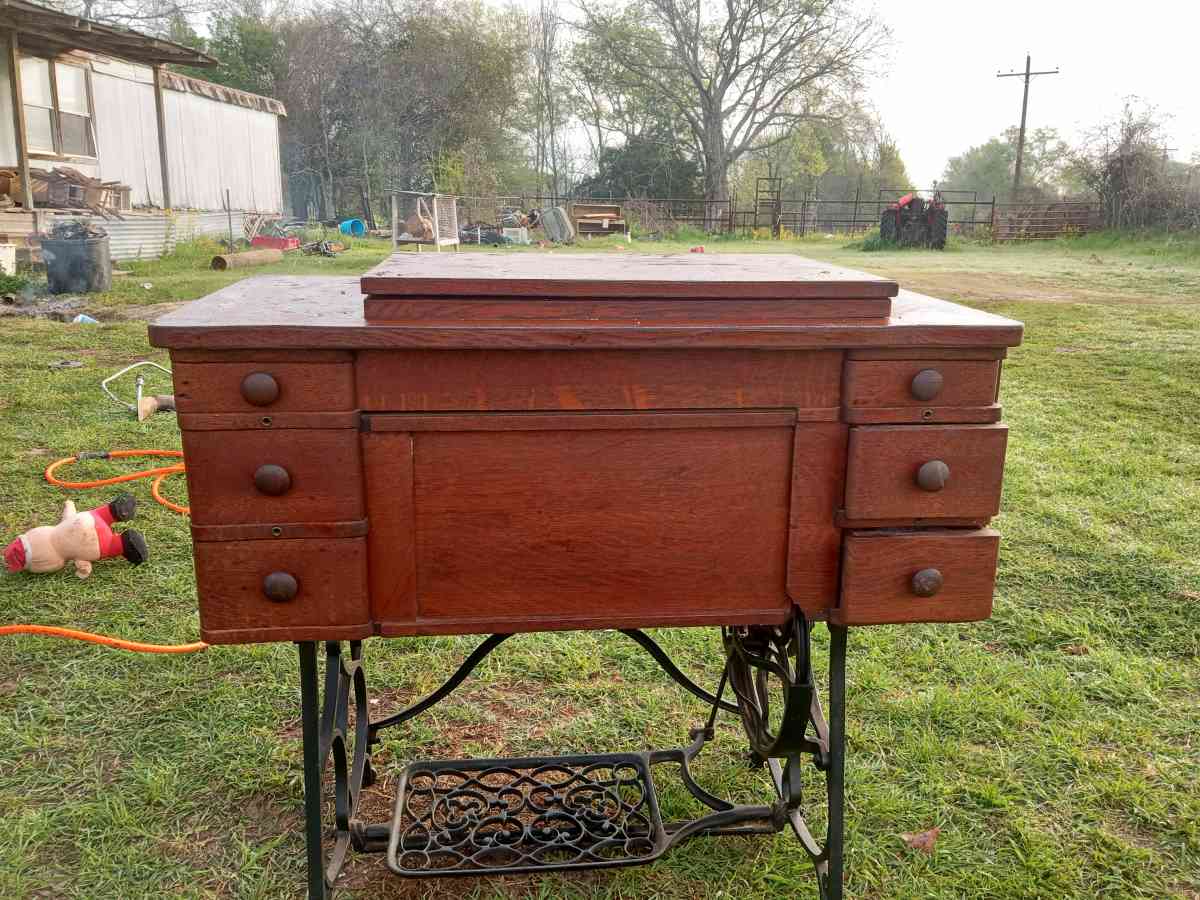 1911 sewing machine