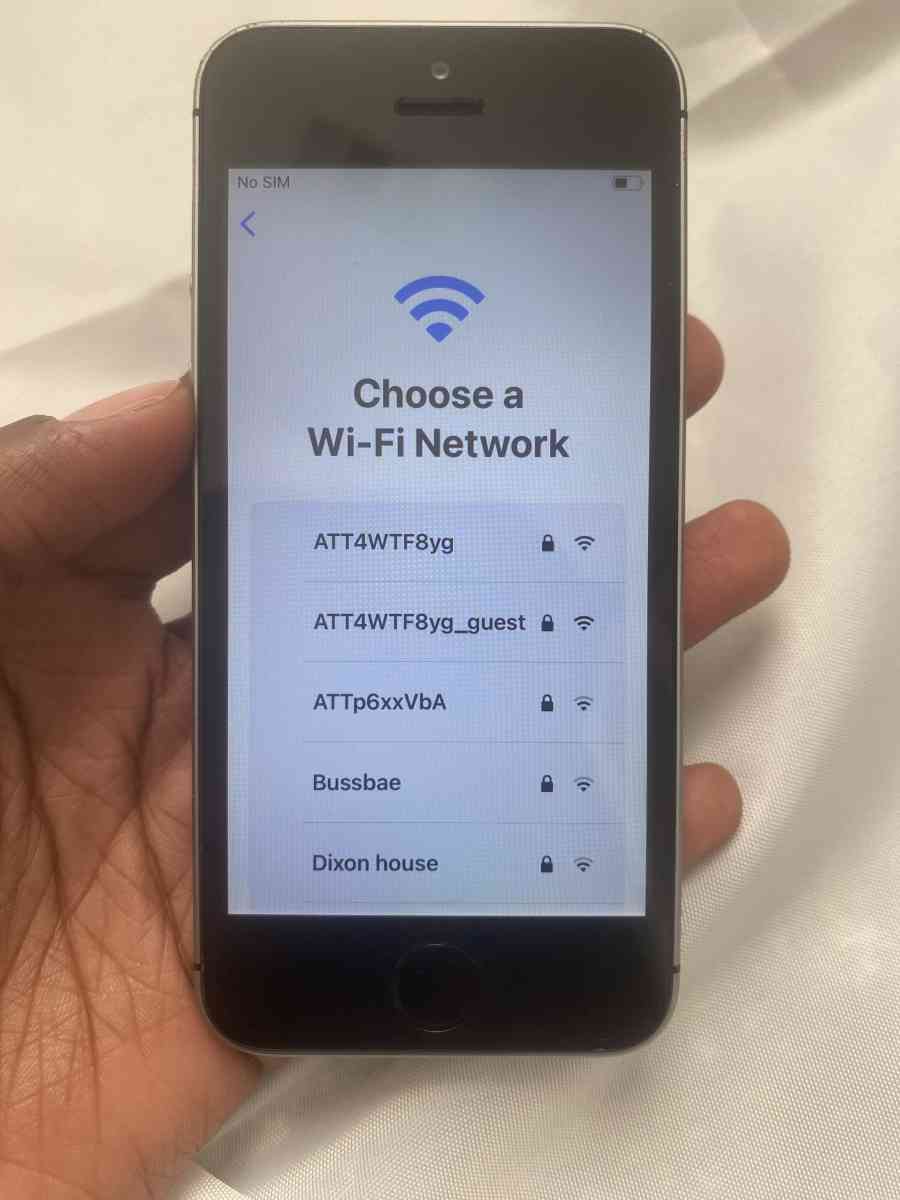 iPhone SE 64GB with iPad Air