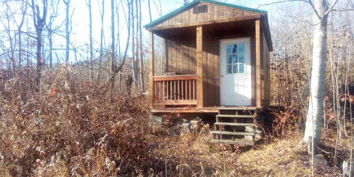 10 x 20 Hunting cabin