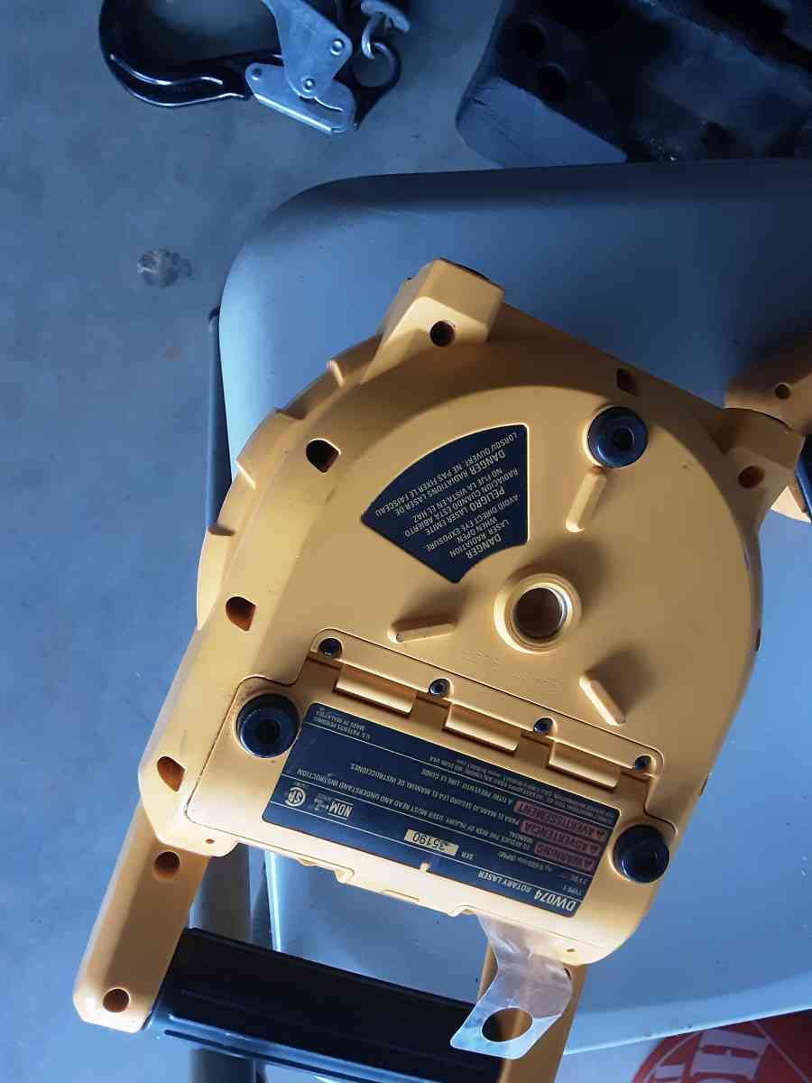 Dewalt battery powered rotary laser level like new condition