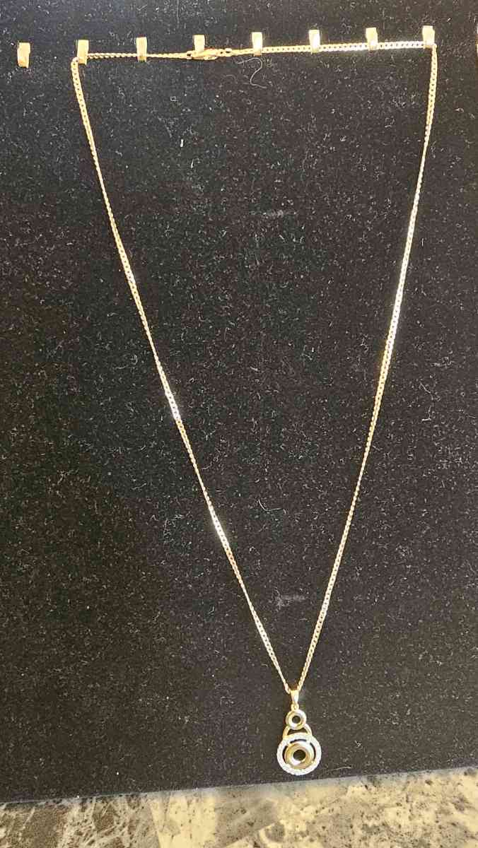 neckless with pedant