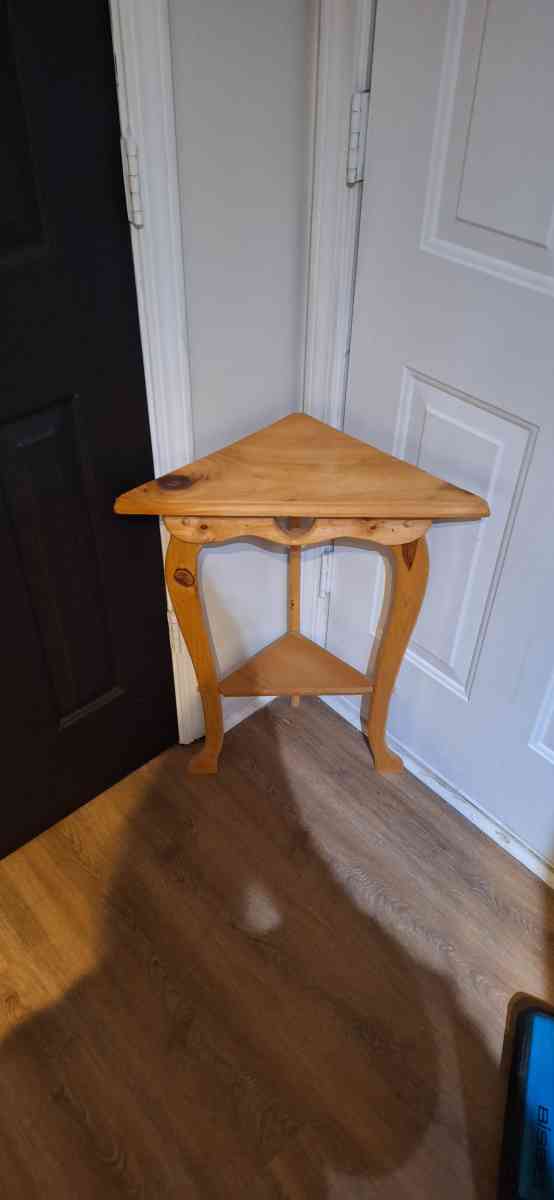 Corner Table