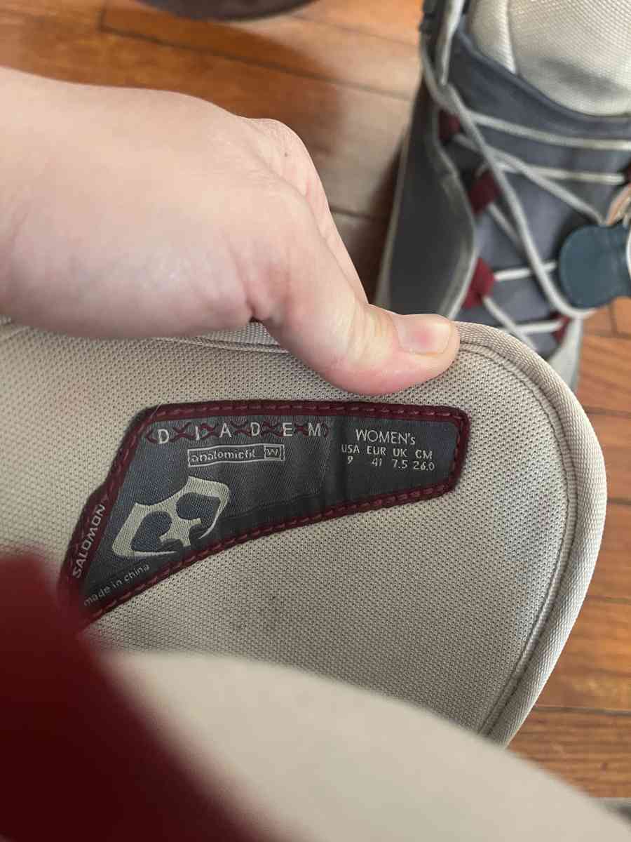 Burton cruzer 151 snowboard womens boots bindings