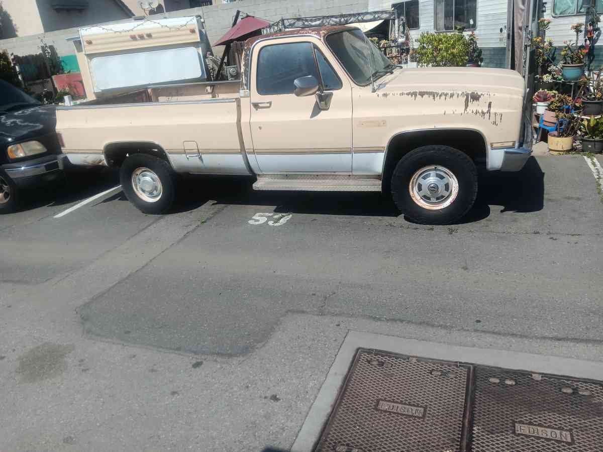1984 GMCsierra classic2500 V8 4x4