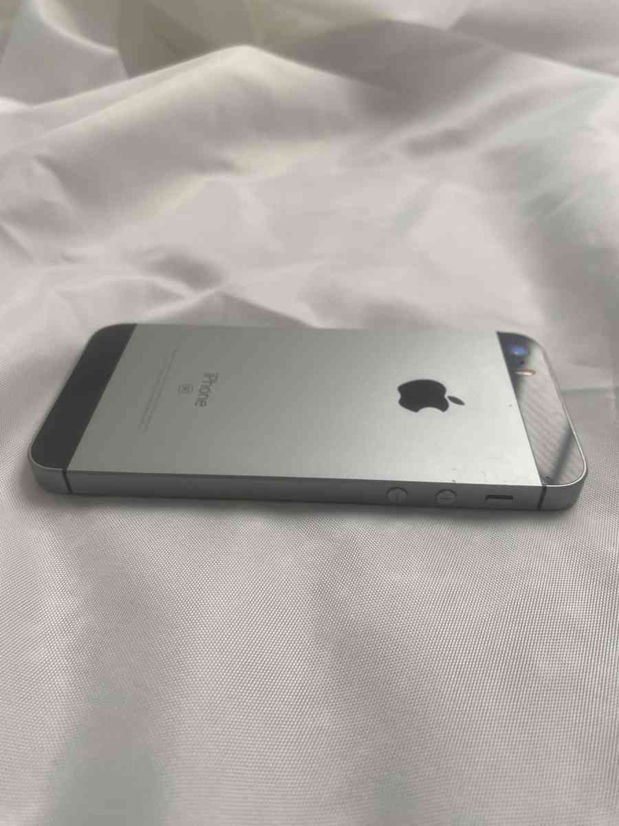 iPhone SE 64GB with iPad Air