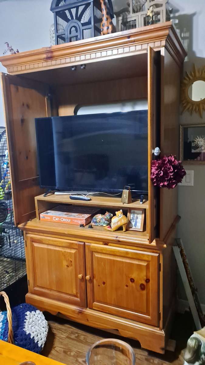 Cabinet with TV Cabinet is 76x42