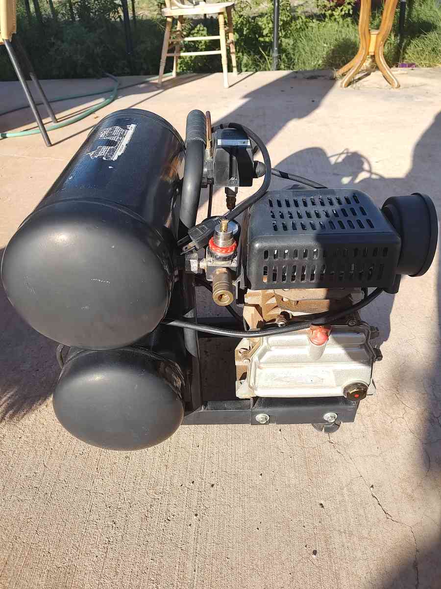 Twin tank air compressor