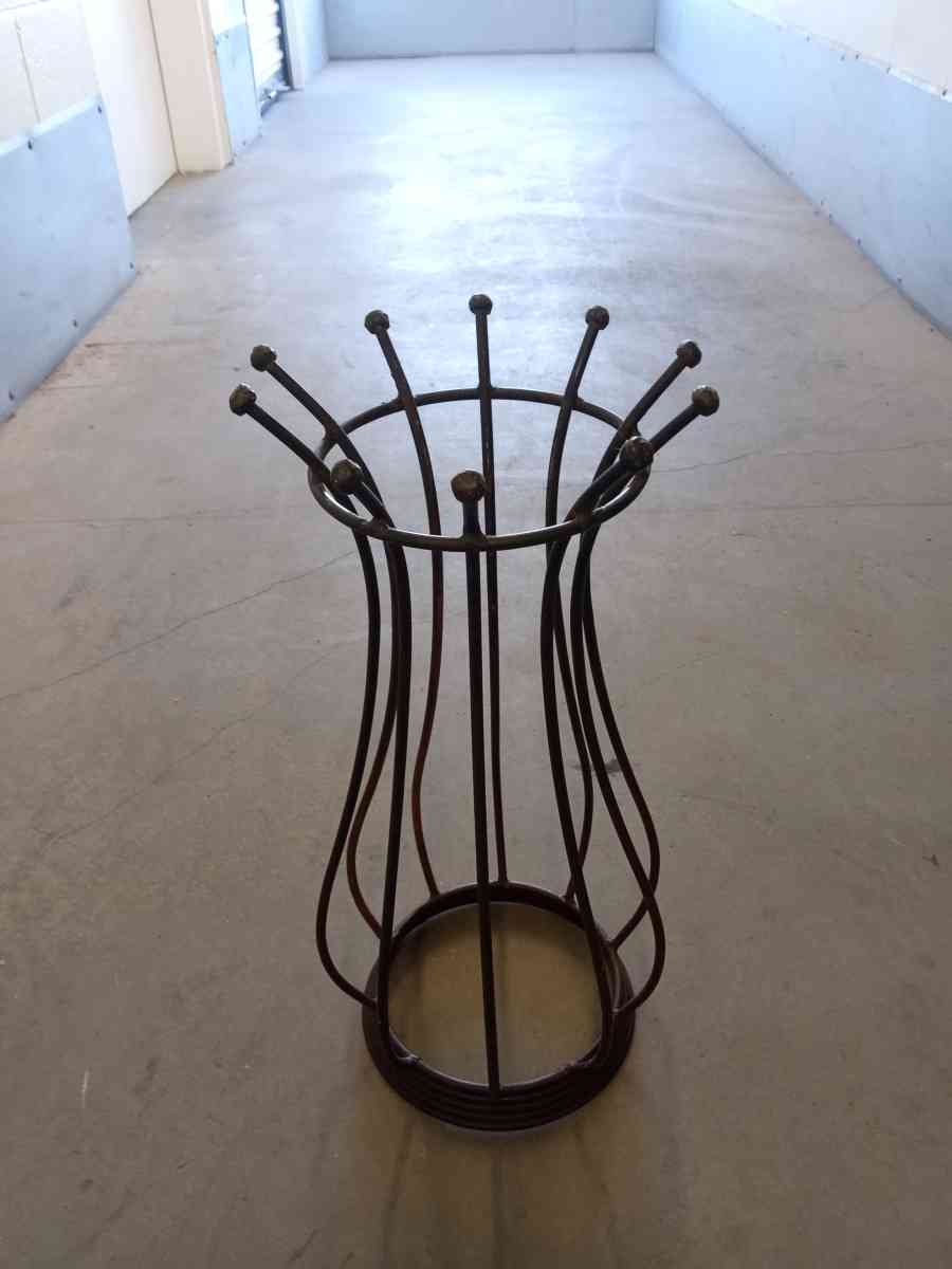 the decorative vase of steel