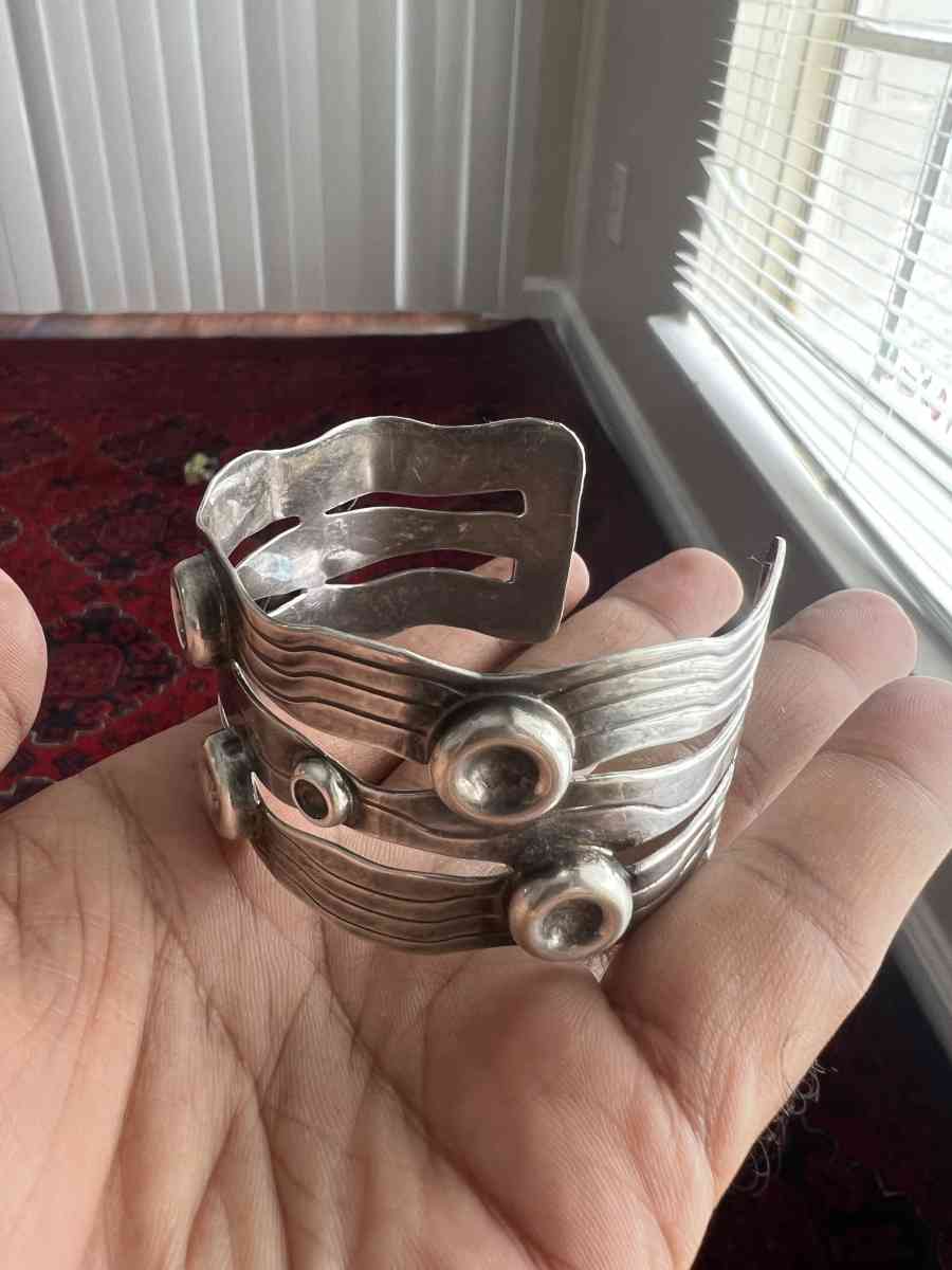 old Vintage Solid Sliver Bangle for hand