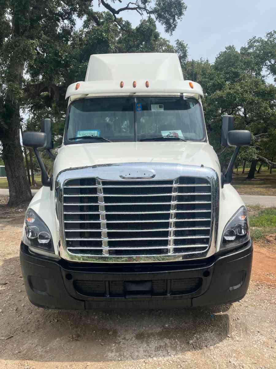 2015 Freight Liner Cascade