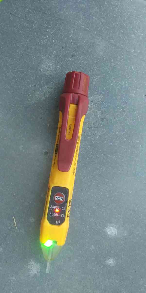 Klein Tools Dual Range Voltage Tester