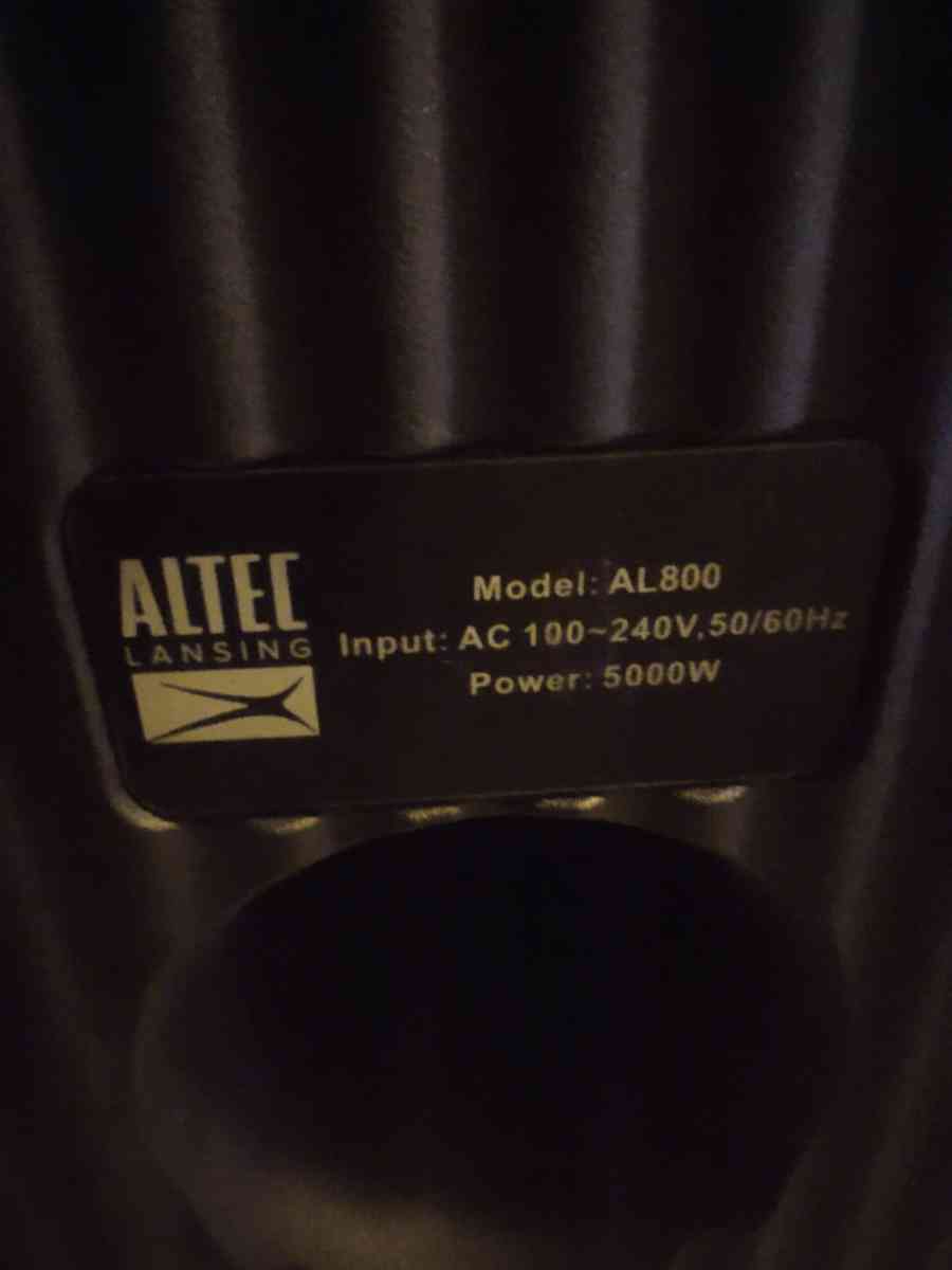 Altec lansing Bluetooth powered speaker