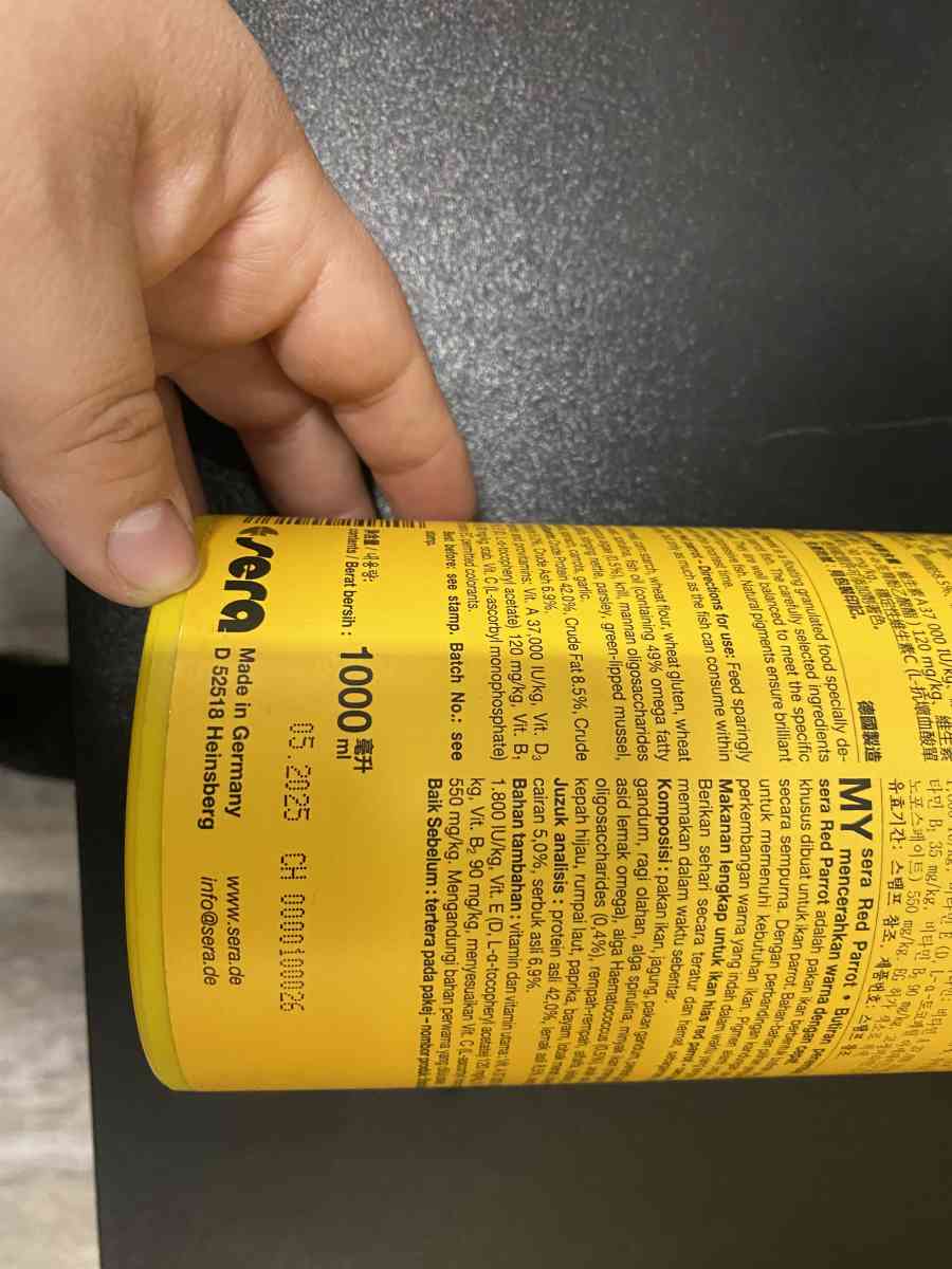 Fish Food to change the color Red Parrot