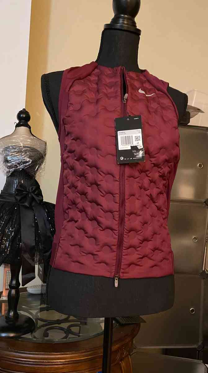 NWT Womens NIKE Aeroloft Dot Front Goose Down Burgundy Red
