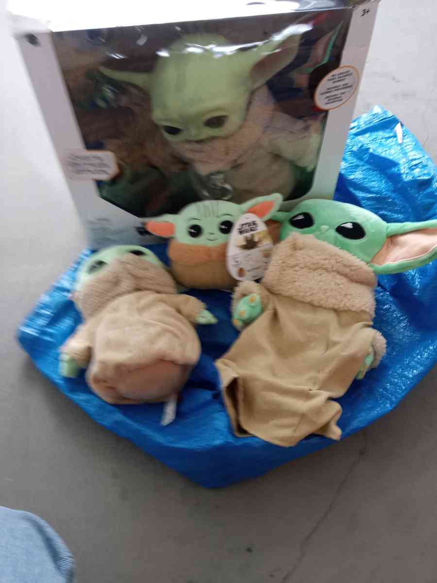 star wars the Mandalorian and 4 accesories