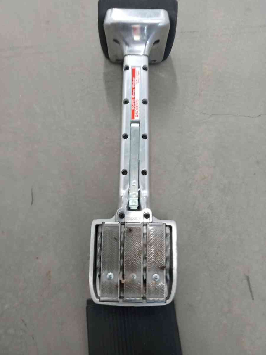 the 10  412 knees kicker ROBERTS for installation of carpet