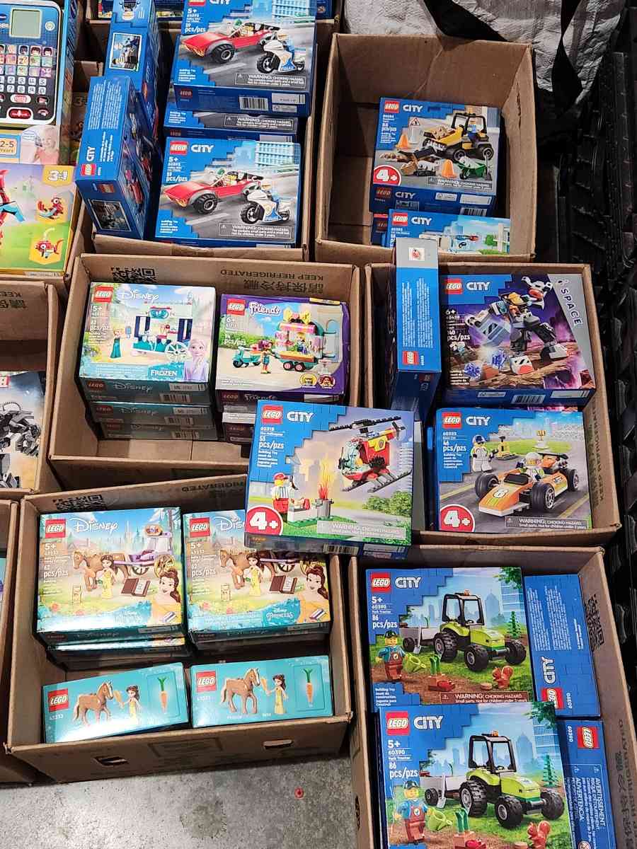 NEW LEGO Variety Building Models  Moving Sale