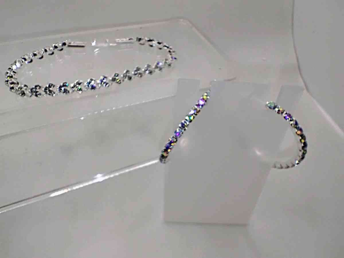Rhinestone bracelet and earrings sey