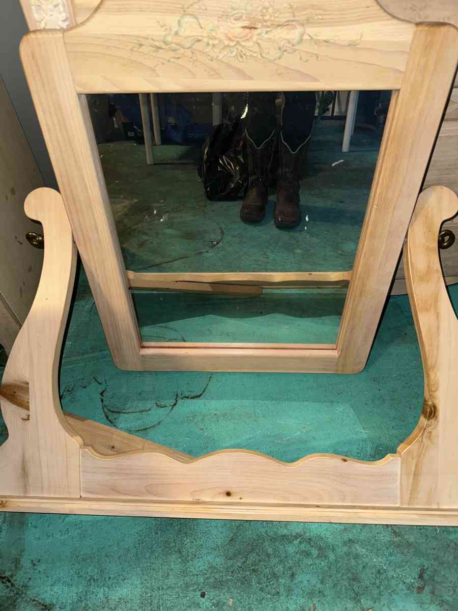 antique looking twin bedroom set