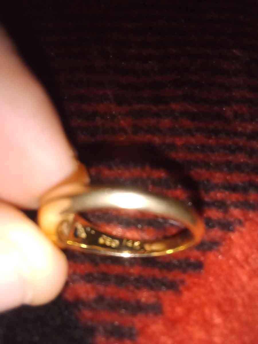 14 k gold topaz ring with fire blue gemstone