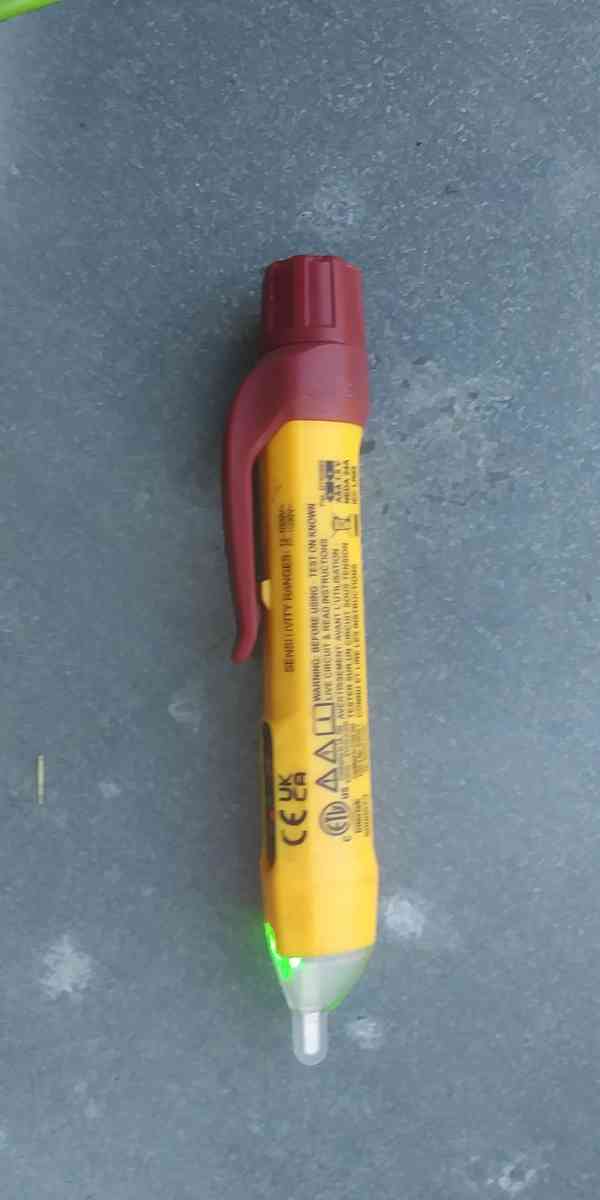 Klein Tools Dual Range Voltage Tester