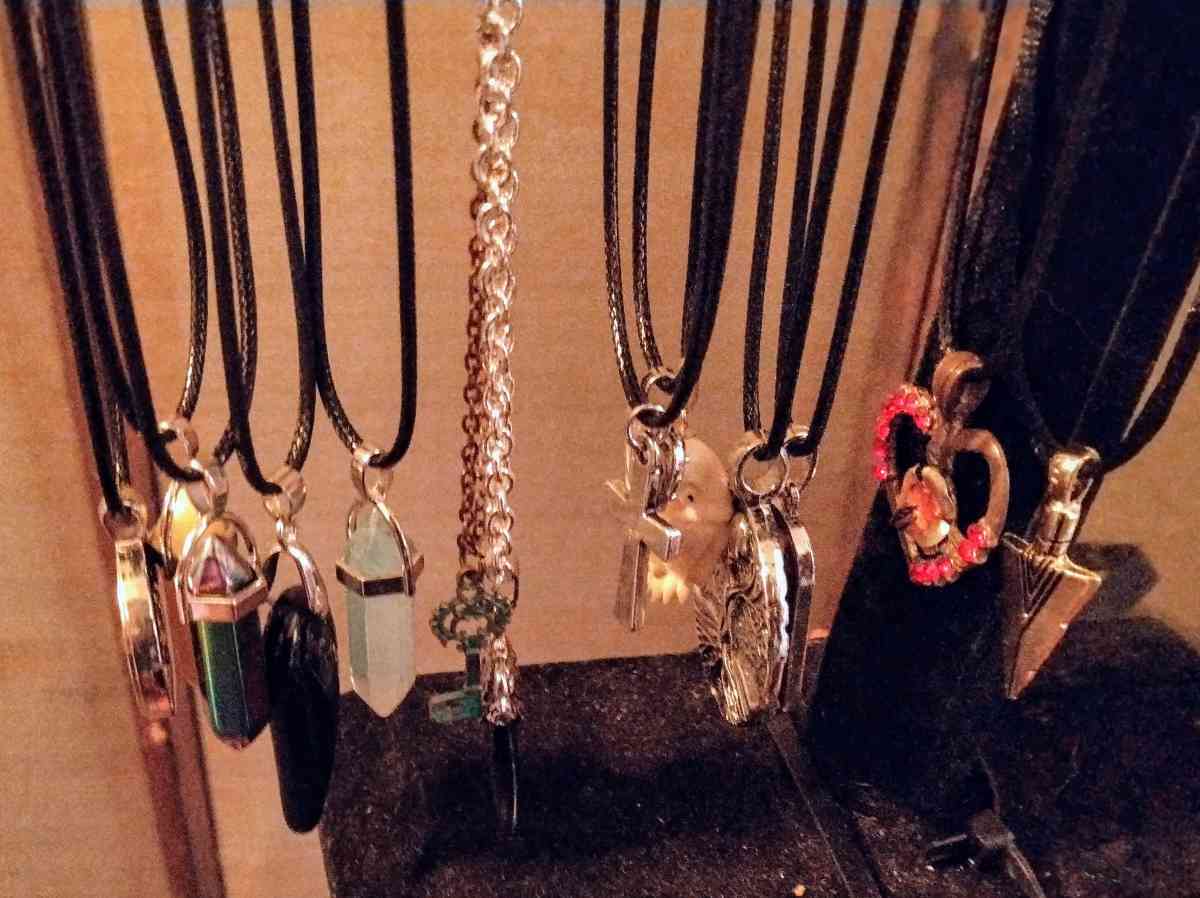 Men womens rings wedding ring sets Necklaces and earings