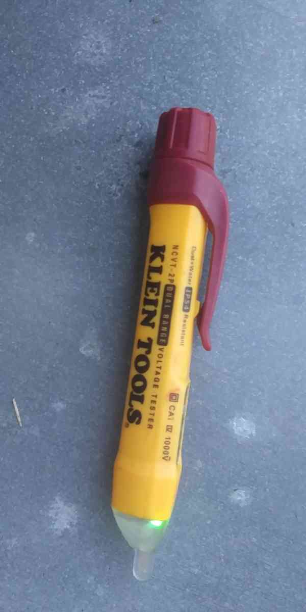 Klein Tools Dual Range Voltage Tester