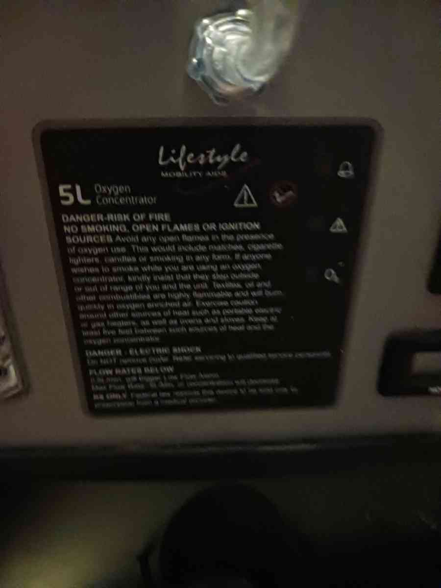 Lifestyle Oxygen concentrator with 3 O2 tanks and Carrier