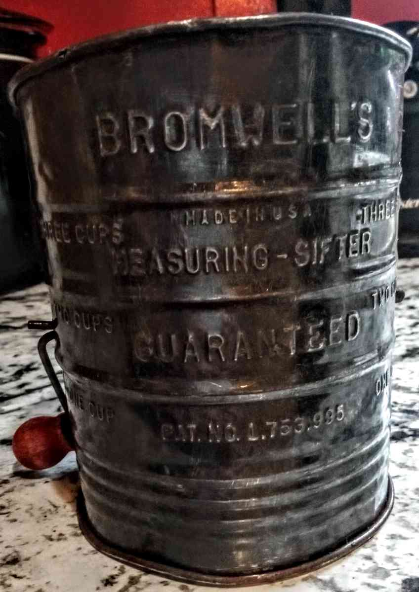 Bromwells 3 cups Metal Flour Sifter
