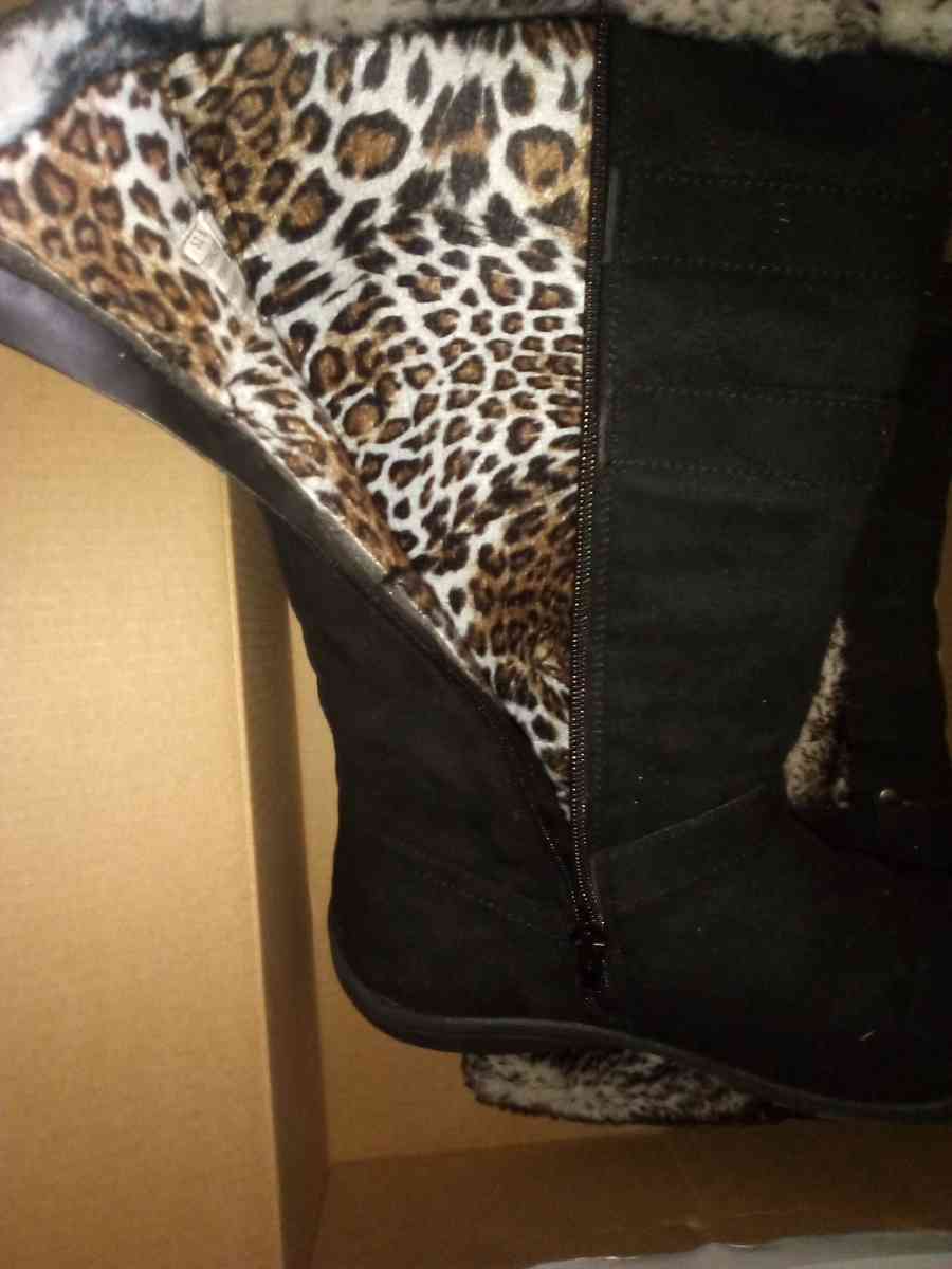 woman boots size 6 in a half