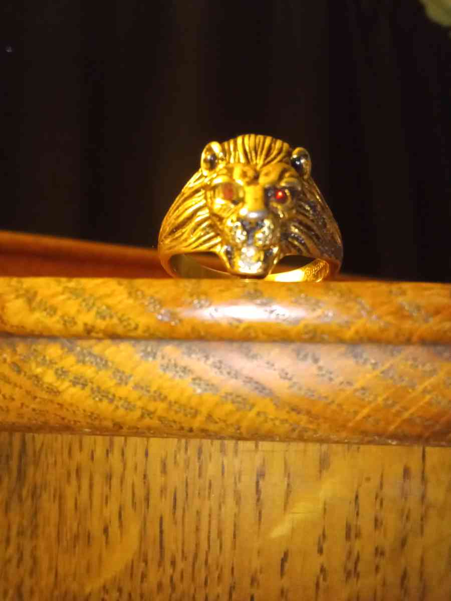 man gold lion ring