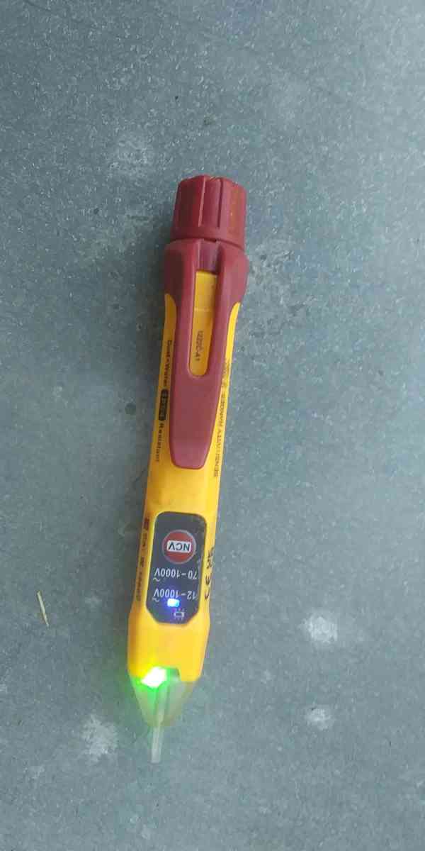 Klein Tools Dual Range Voltage Tester