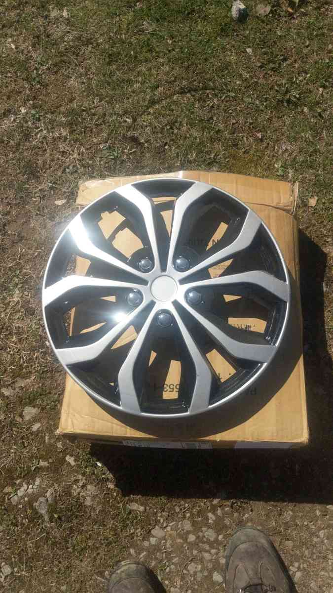 I got Jeep hub caps 17 inch new 4 of them