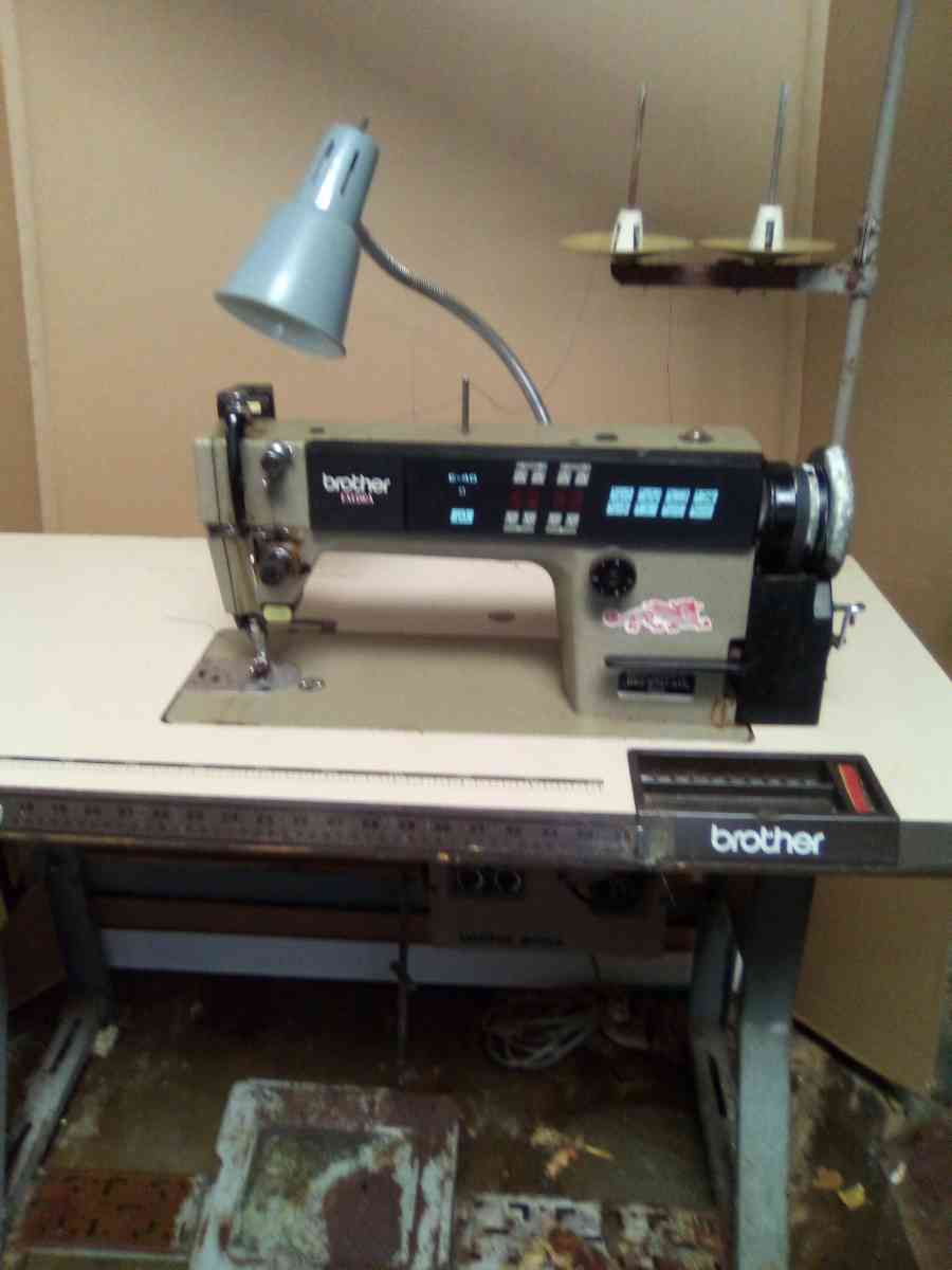 Industrial single needle sewing machine