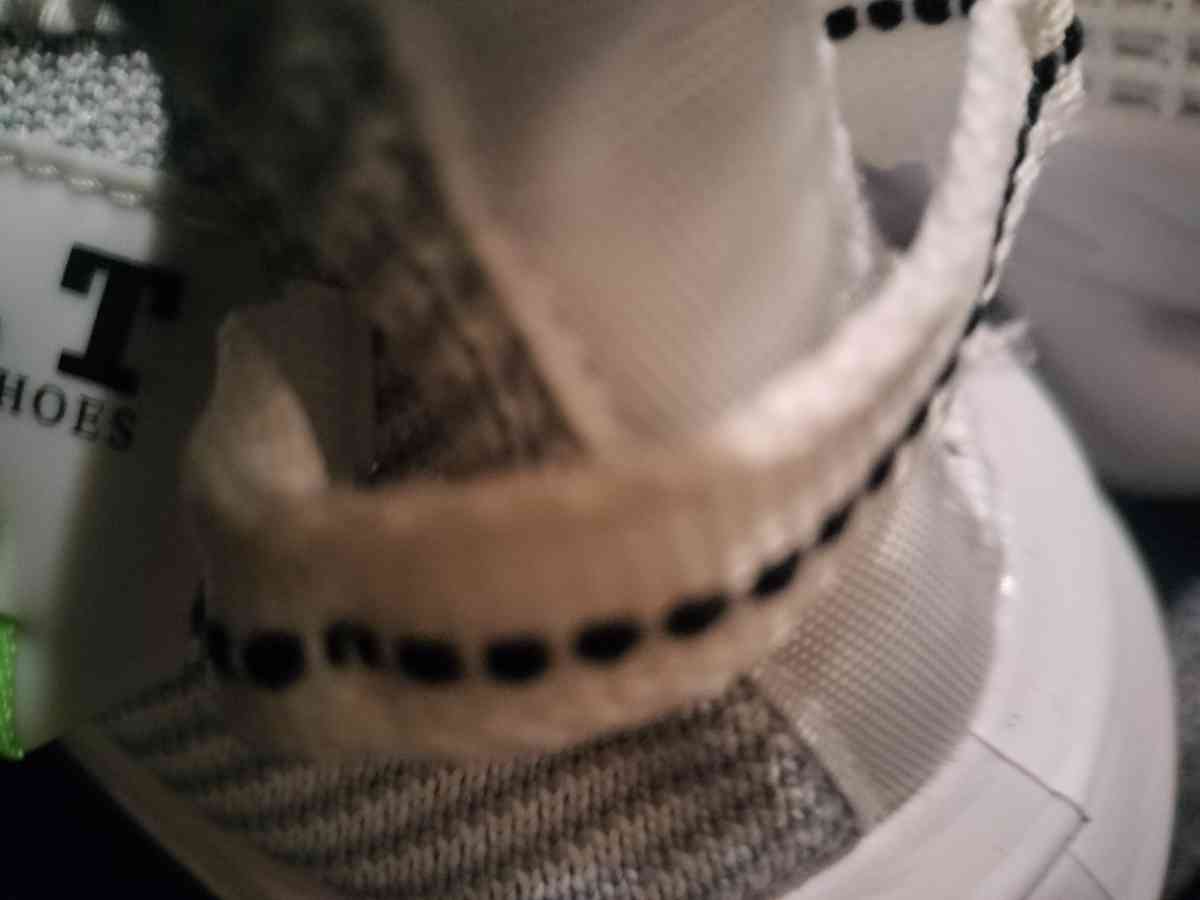 Ivory LT Damp Sneakers Size 9 Mens  Jogging Arcade Park